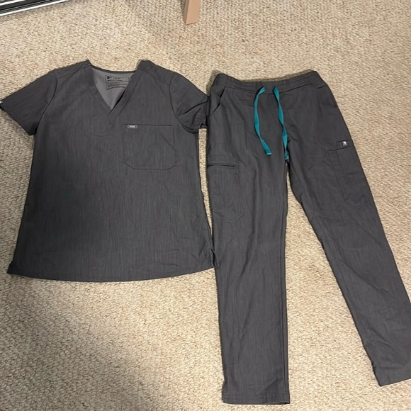 Figs Tops - FIGS SCRUBS BUNDLE